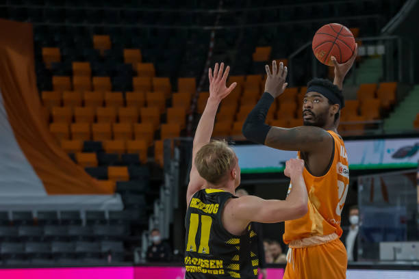 防守上做出 防守上做出